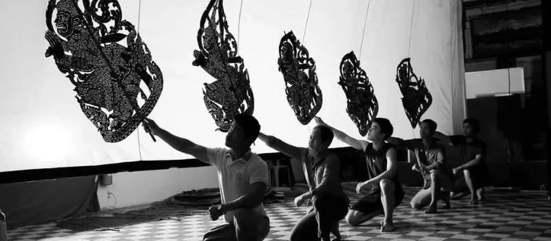 Voyage au Cambodge pour assister à un spectacle de marionnettes d'ombre