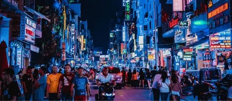 Voyage au Vietnam: Découverte de la vie nocturne animée