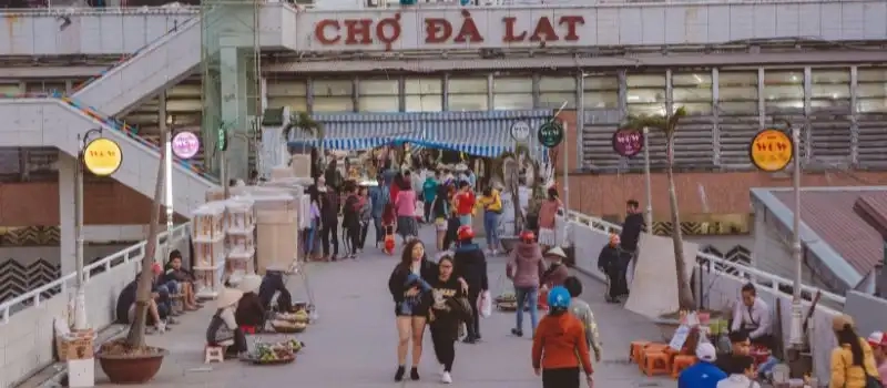 Voyage au Vietnam pas cher: Acheter dans les marchés locaux colorés