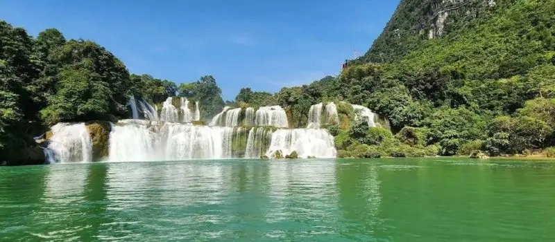 Voyager avec un Guide francophone au Vietnam pour visiter chutes Ban Gioc