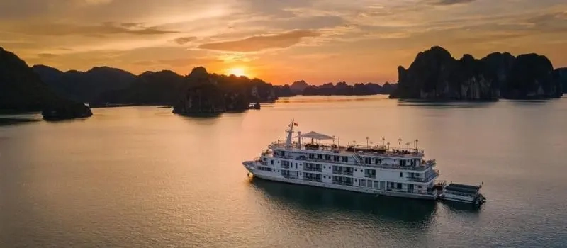 Y a-t-il une croisiere en baie Halong adaptée aux familles et enfants?