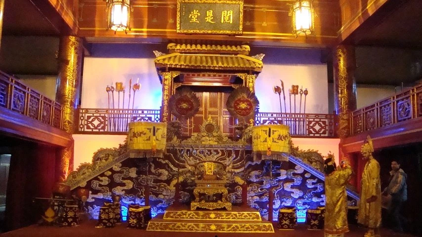 Visiter le th&eacute;&acirc;tre royal &agrave; Hue