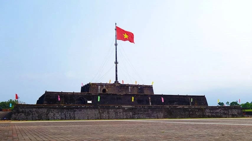 Visiter la tour du Drapeau (Ky Dai) &agrave; Hue
