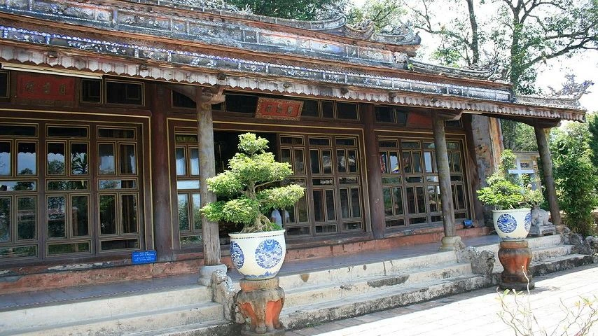 Visiter le temple de Hon Chen &agrave; Hue