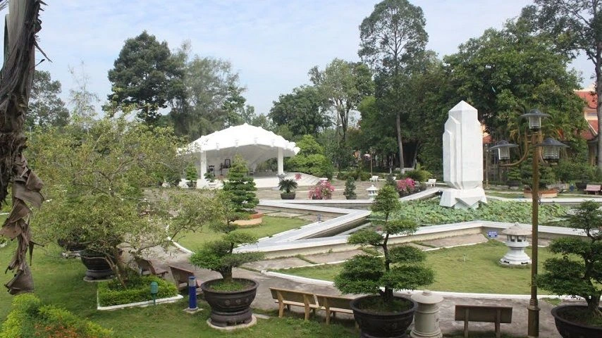 Le tombeau du p&egrave;re de H&ocirc; Chi Minh