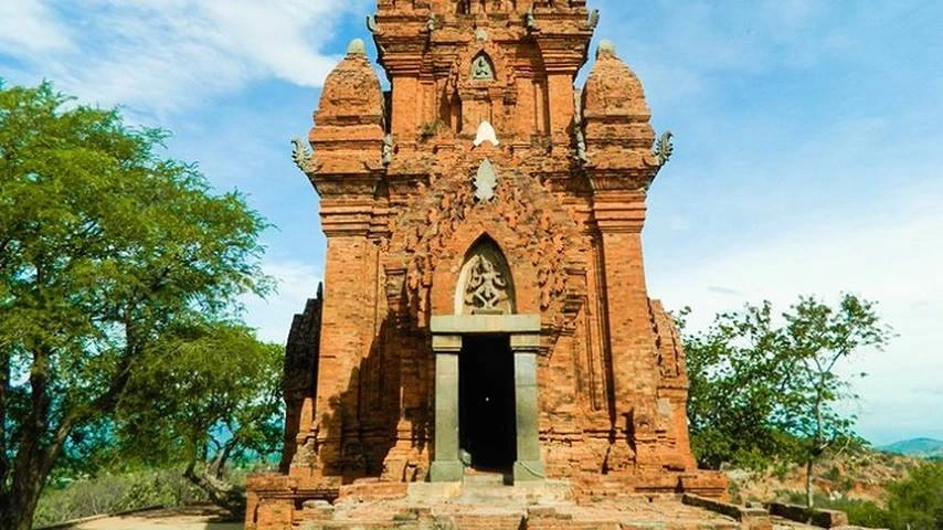 Visiter les tours Po Klong Garai