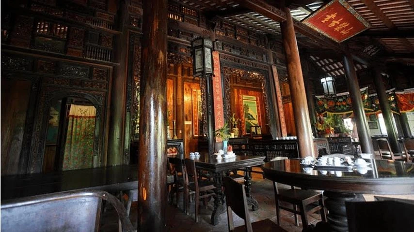 Visiter la maison aux 100 piliers