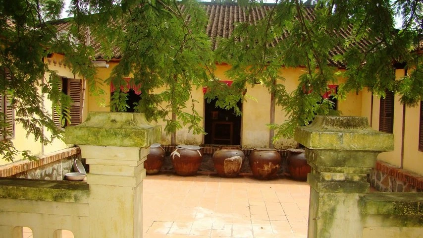 La maison aux 100 piliers