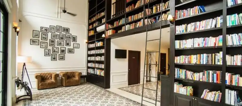 Alcove Library Hotel