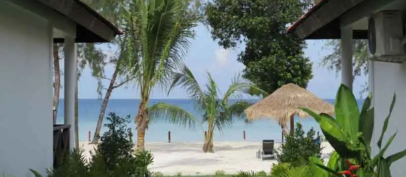 Baie de Saracen sur l’île Koh Rong Samloem Baie de Saracen sur l’île Koh Rong Samloem