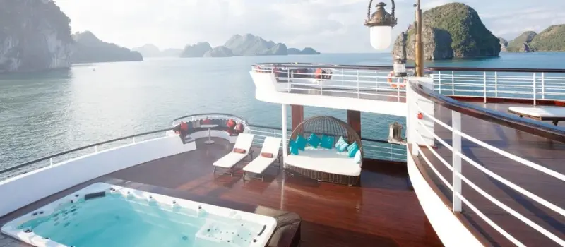 Bain de soleil et sieste sur le pont sup&eacute;rieur