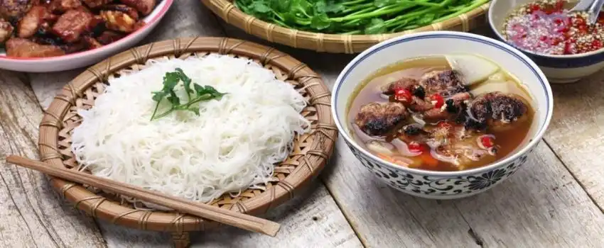 B&uacute;n chả
