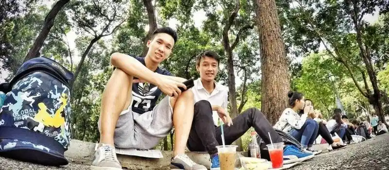 Ca phe bet pr&egrave;s de la cath&eacute;drale de Notre-Dame