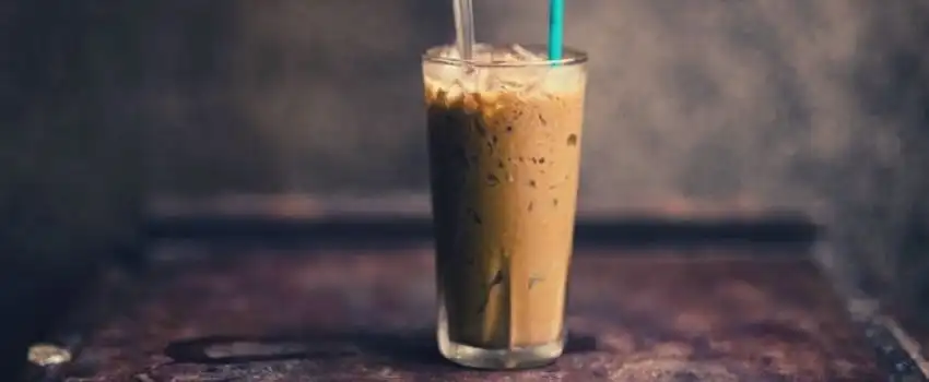 Caf&eacute; au lait glac&eacute;