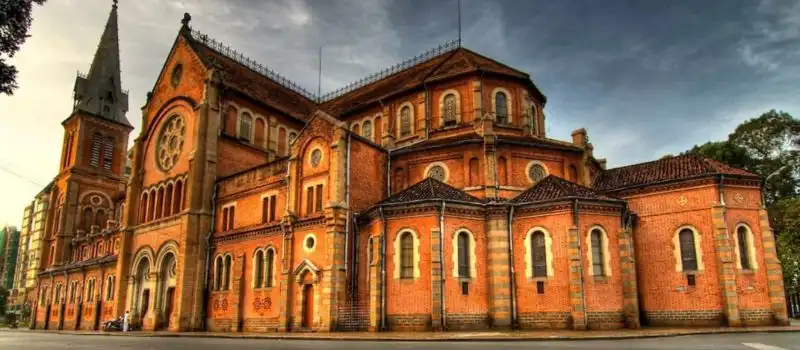 Cath&eacute;drale de Notre-Dame - Symbole de Saigon