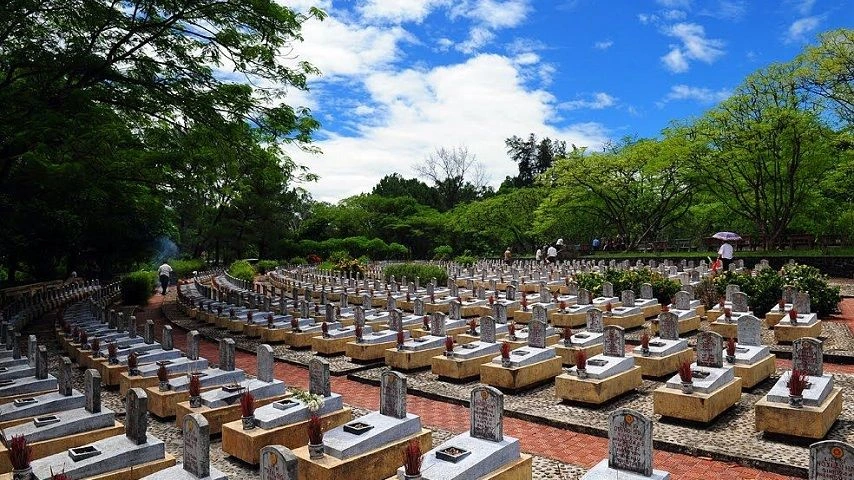 Le cimeti&egrave;re national de Truong Son
