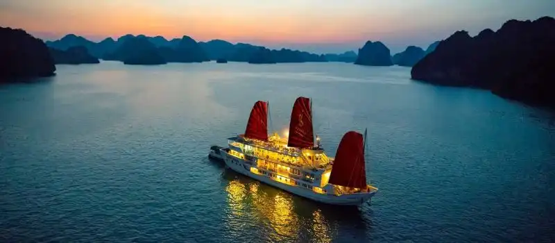 Croisi&egrave;re dans la baie d&rsquo;Halong