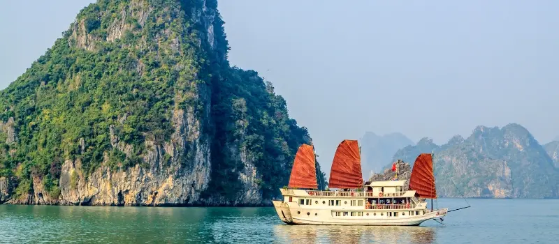 Croisi&egrave;re dans la baie Ha Long