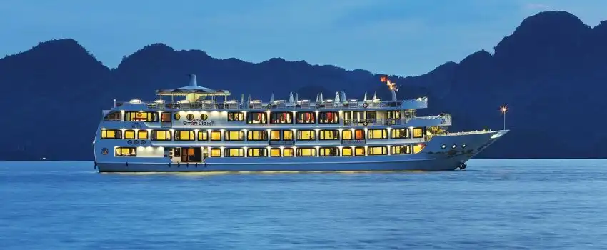 Croisi&egrave;re de nuit en jonque dans la baie Halong