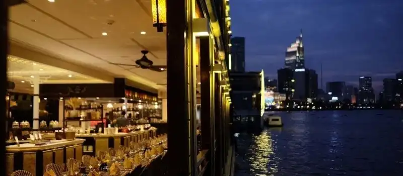 Croisi&egrave;re sur la rivi&egrave;re de Saigon