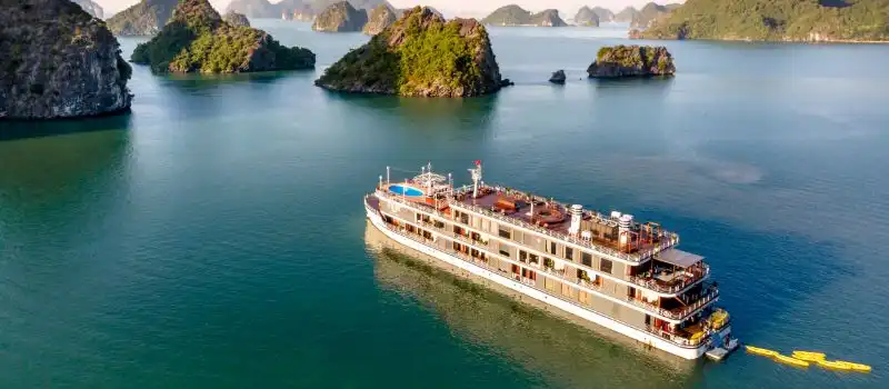 Croisi&egrave;res pour explorer les baies connues du Vietnam