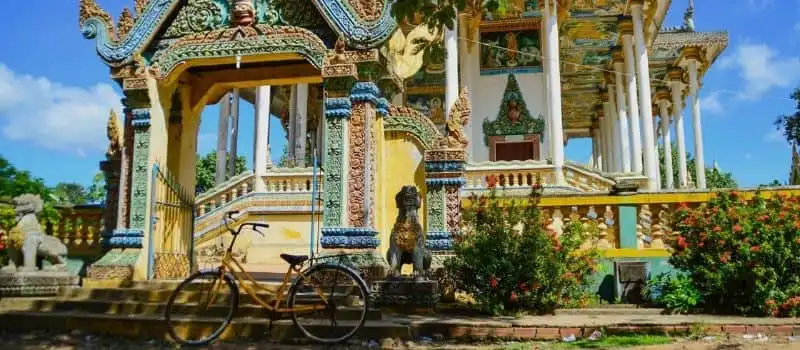 D&eacute;couverte de Battambang en train de bambou