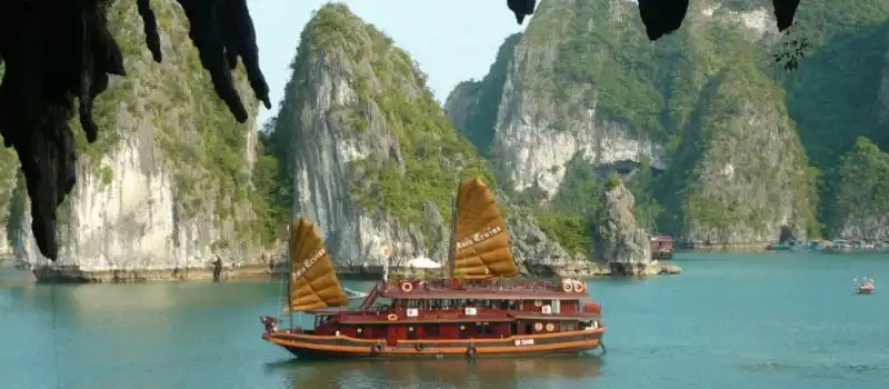 Des merveilleuses grottes Halong