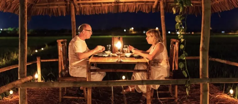 Dîner aux chandelles au bord de l’eau Dîner aux chandelles au bord de l’eau