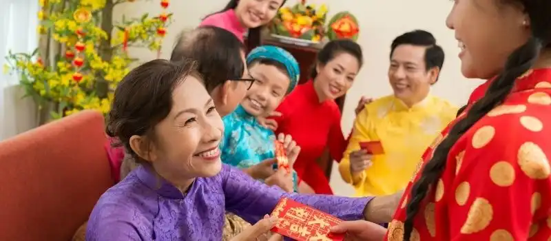 Enveloppe rouge et de l'argent chanceux