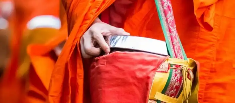 Exp&eacute;rience de la c&eacute;r&eacute;monie d'aum&ocirc;ne des moines