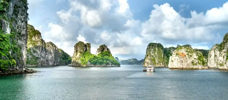 Explorer les magnifiques îles et îlots calcaires Explorer les magnifiques îles et îlots calcaires