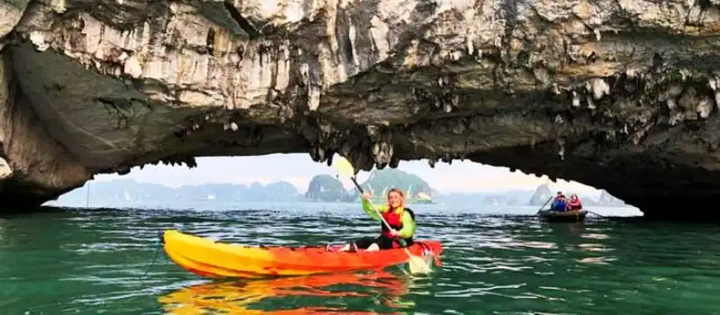 Faire du kayak en baie de Bai Tu Long