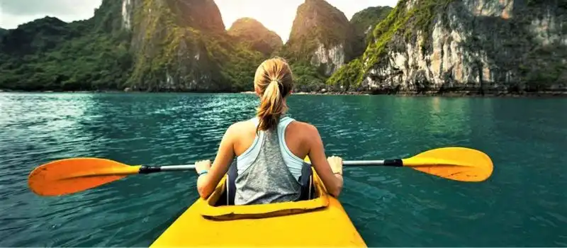 Faire du kayak en baie Halong