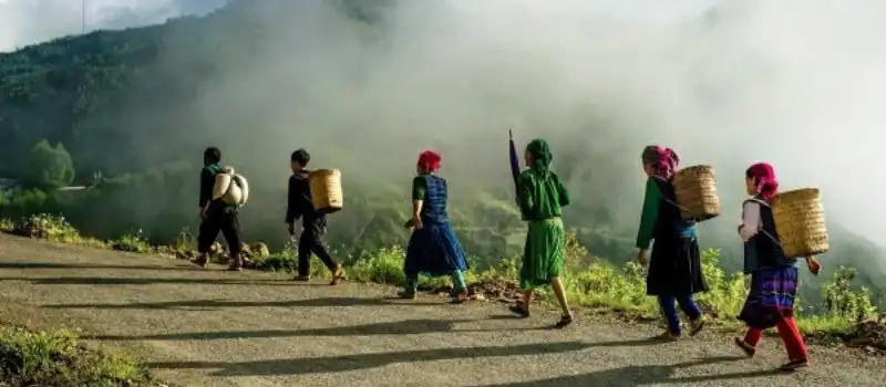 Faire une randonn&eacute;e avec des Hmongs