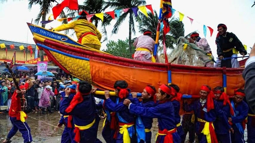 F&ecirc;te de Cau Ngu &agrave; Thai Duong Ha
