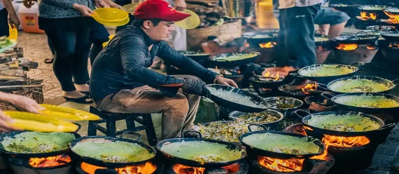 Goûter à la street food vietnamienne Goûter à la street food vietnamienne