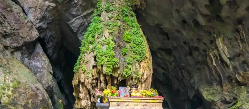 Grotte Huong Tich
