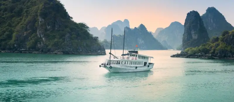 Baie d'Halong maritime : Un joyau de la mer de l&rsquo;Est