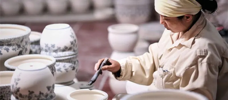 Visiter le village de poterie de Bat Trang