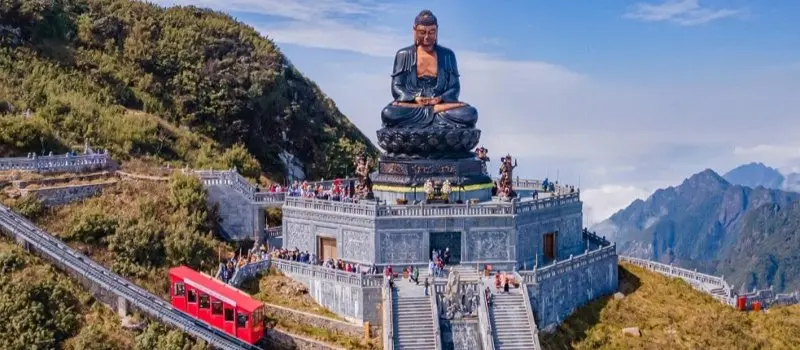 &Agrave; la d&eacute;couverte de Sapa avec une voiture chauffeur priv&eacute; de notre Agence