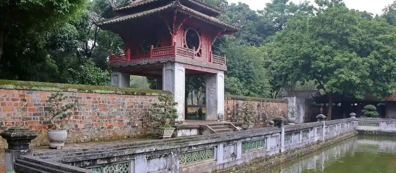 Exploration du Temple de la Litt&eacute;rature &agrave; Hanoi