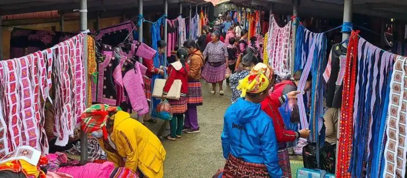Visiter march&eacute; dominical P&agrave; C&ograve; Mai Chau
