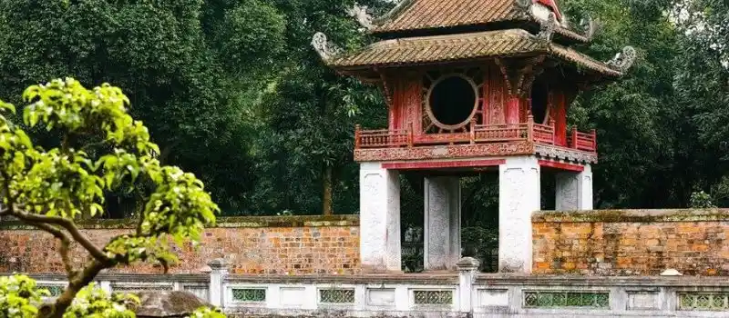 Exploration du Temple de la Litt&eacute;rature &agrave; Hanoi