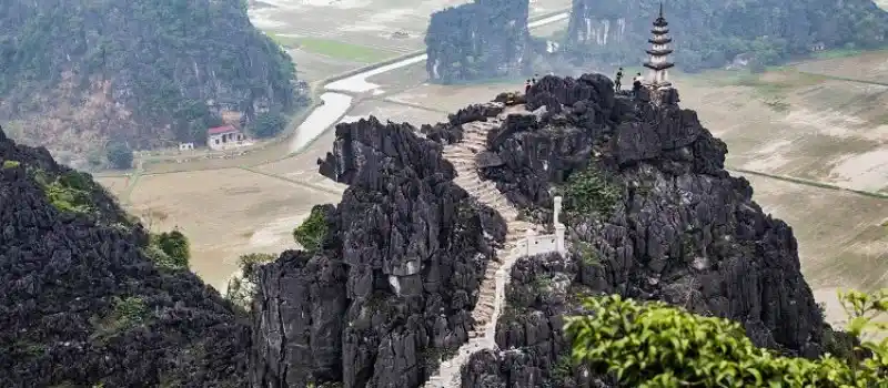 Escalader le point de vue de la Grotte de Mua