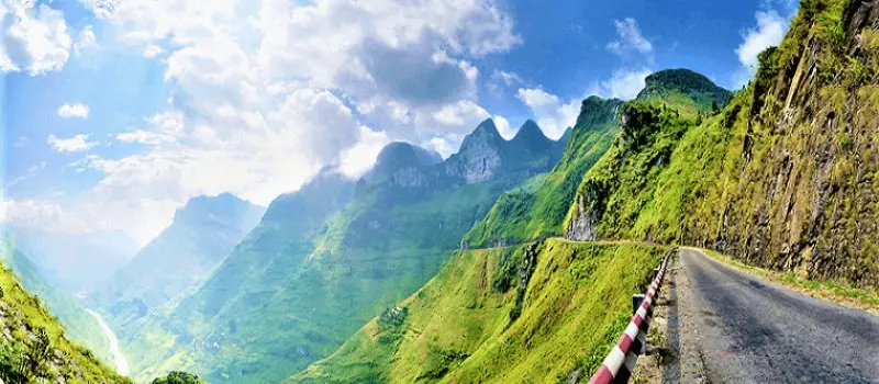 Admiration du majestueux col de Ma Pi Leng