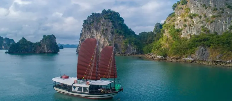 Opter pour un itin&eacute;raire de croisiere en baie Halong d&rsquo;une journ&eacute;e