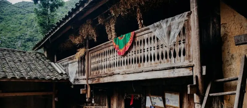 Voyager avec un Guide francophone au Vietnam pour visiter maison de Pao