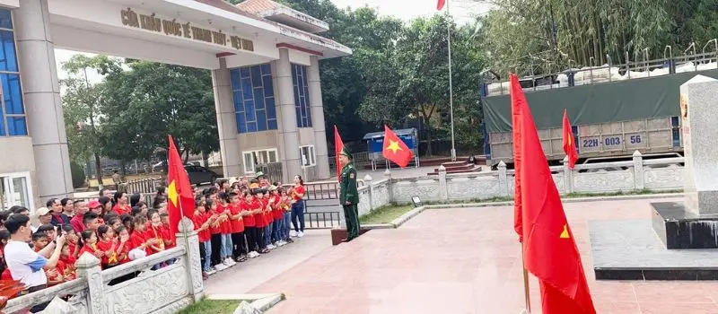 Visiter la porte fronti&egrave;re Thanh Thuy avec un Guide francophone au Vietnam