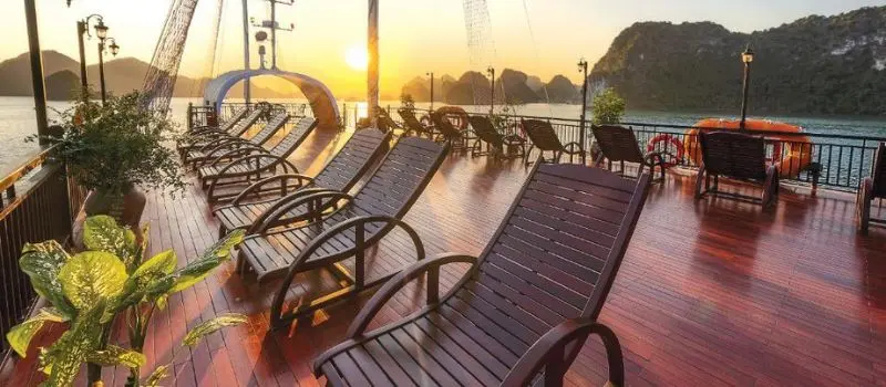 Croisiere en baie Halong pour des soir&eacute;es &agrave; th&egrave;me ludiques et amusantes