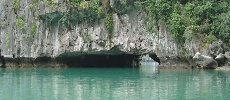 Croisiere en baie Halong pour plonger dans des eaux claires et bleues